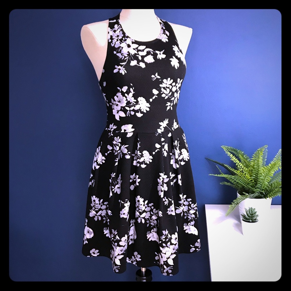 Black and White Floral Skater Dress MD